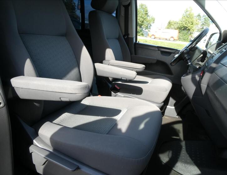 Volkswagen Caravelle 26