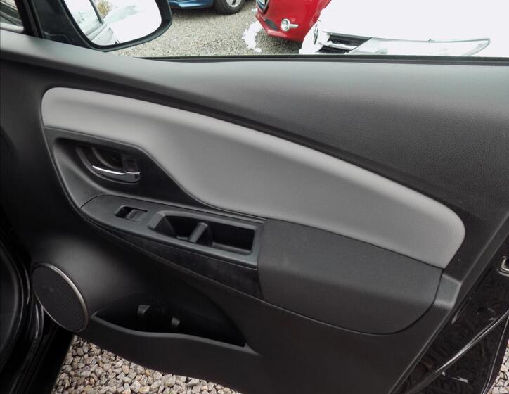 Toyota Yaris 23