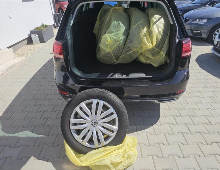 Volkswagen Golf 44
