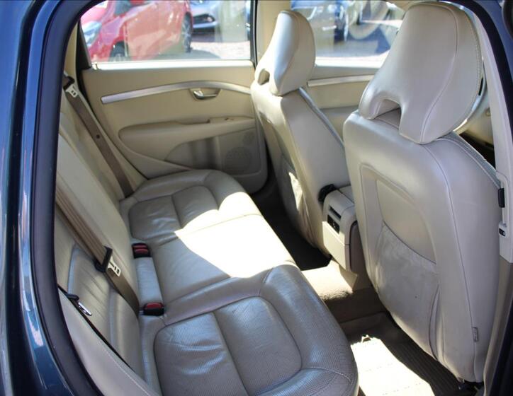 Volvo XC70 16