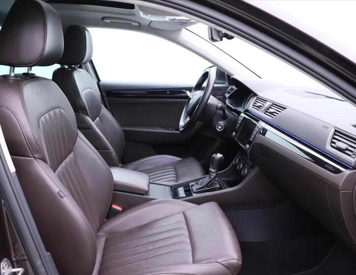 Škoda Superb 12