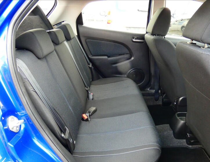 Mazda 2 12