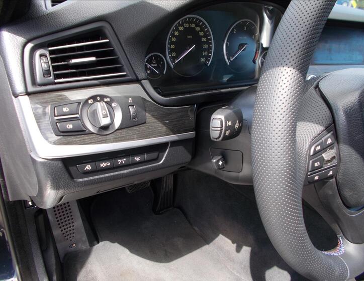 BMW Řada 5 30