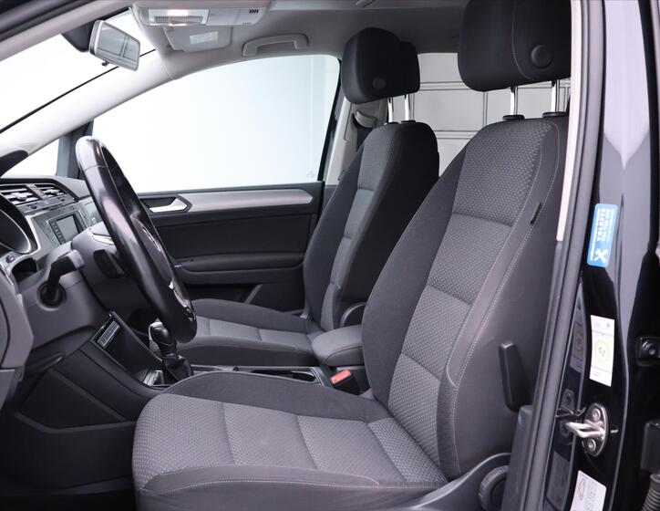 Volkswagen Touran 12