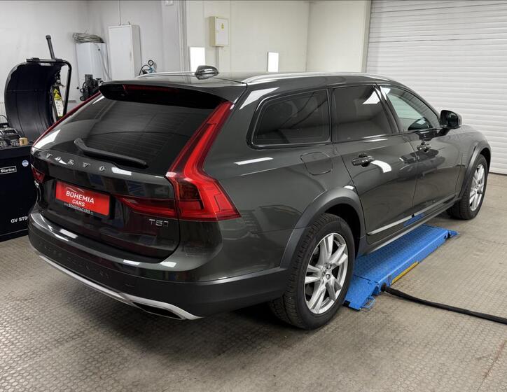 Volvo V90 6