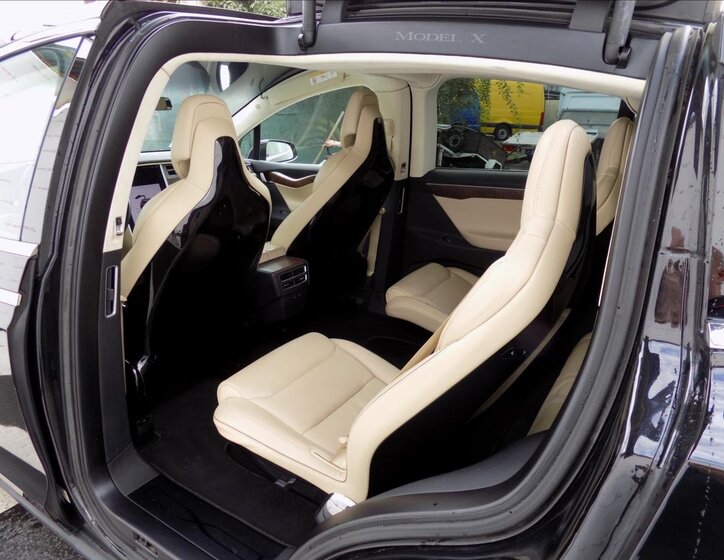 Tesla Model X 15