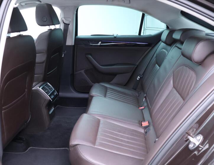 Škoda Superb 14