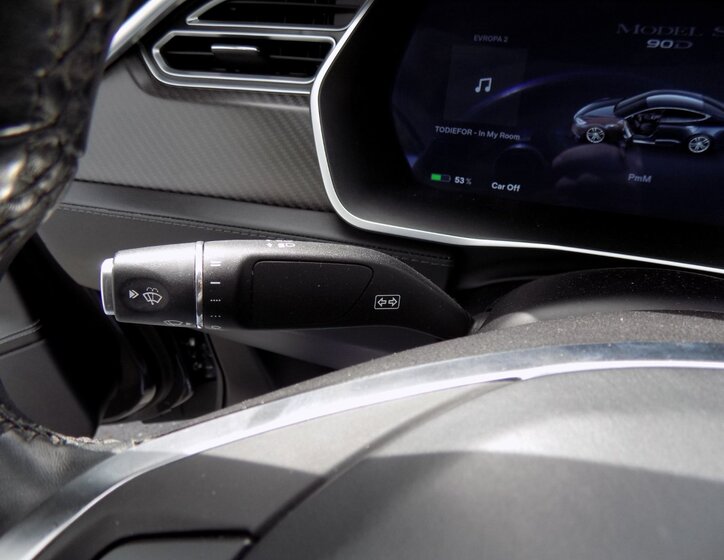 Tesla Model S 26