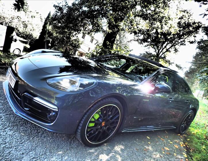 Porsche Panamera 1