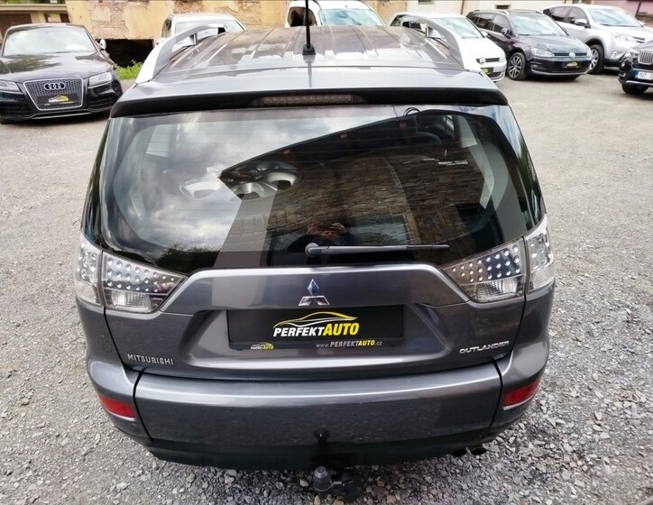 Mitsubishi Outlander 4