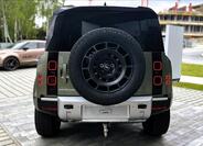 Land Rover Defender 5