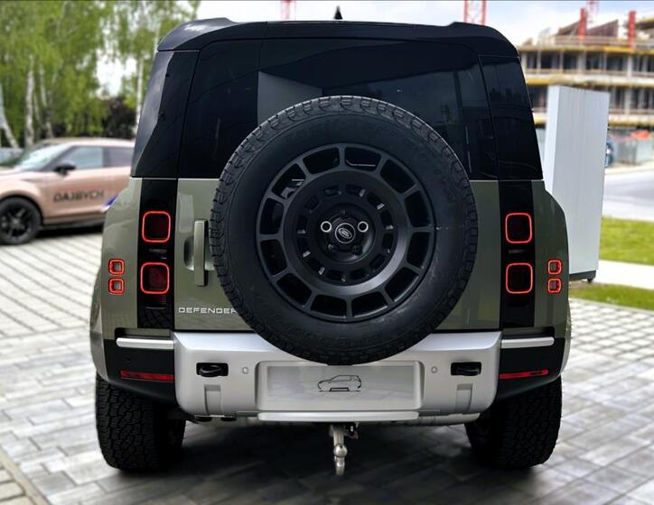 Land Rover Defender 5