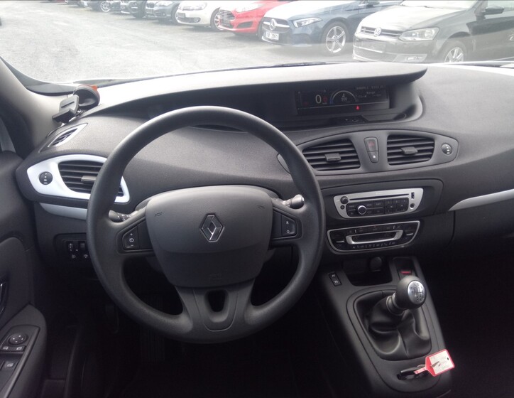 Renault Scénic 8