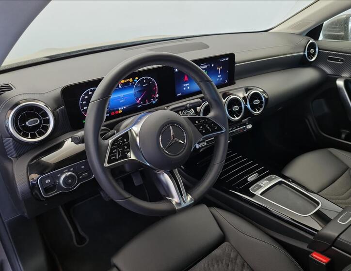 Mercedes-Benz CLA 9