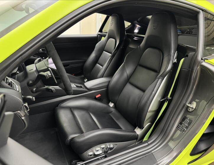 Porsche Cayman 36