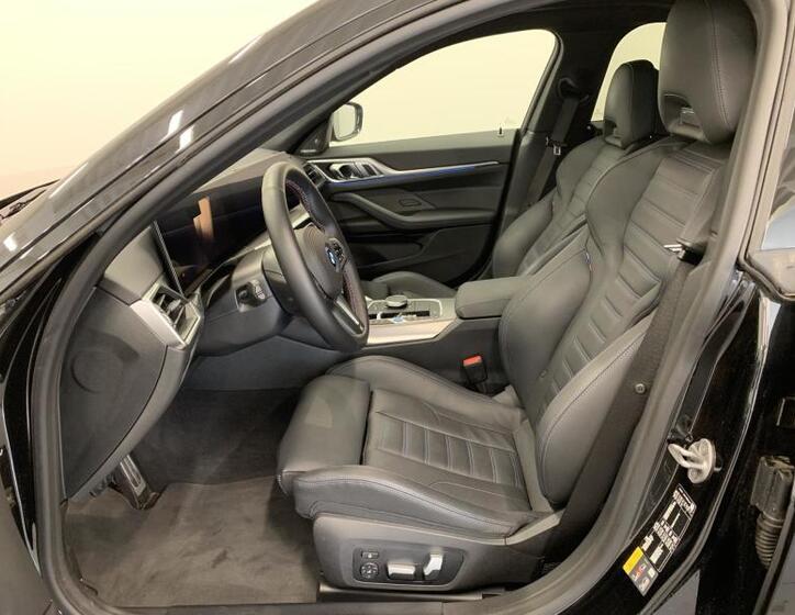 BMW i4 12