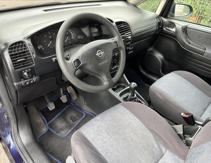 Opel Zafira 9