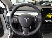 Tesla Model Y 6