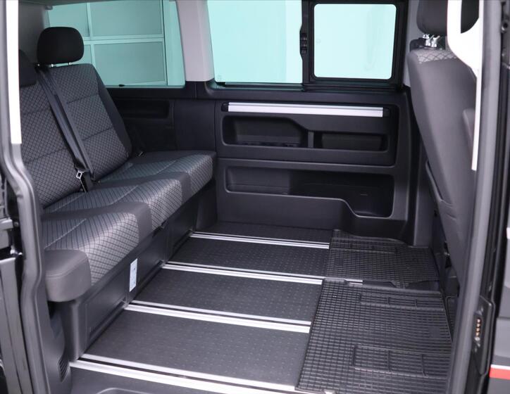 Volkswagen Multivan 15