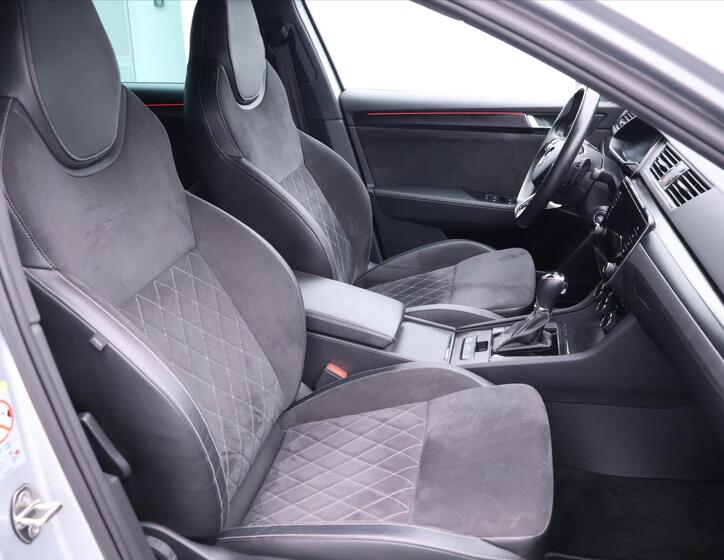 Škoda Superb 12
