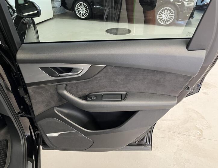 Audi SQ7 38