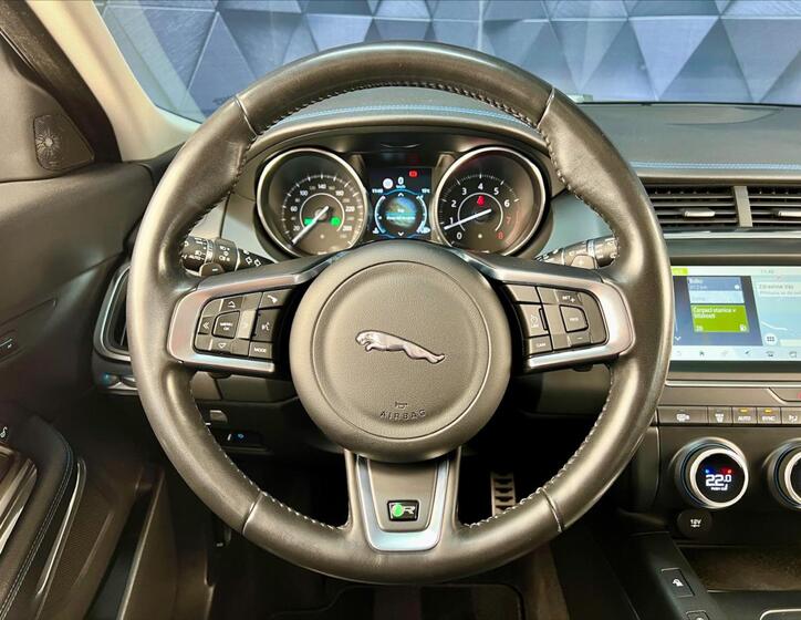 Jaguar E-Pace 13