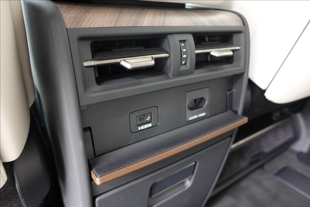 Lexus LM 350h