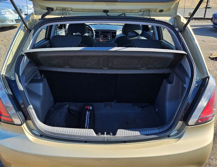 KIA Rio 16