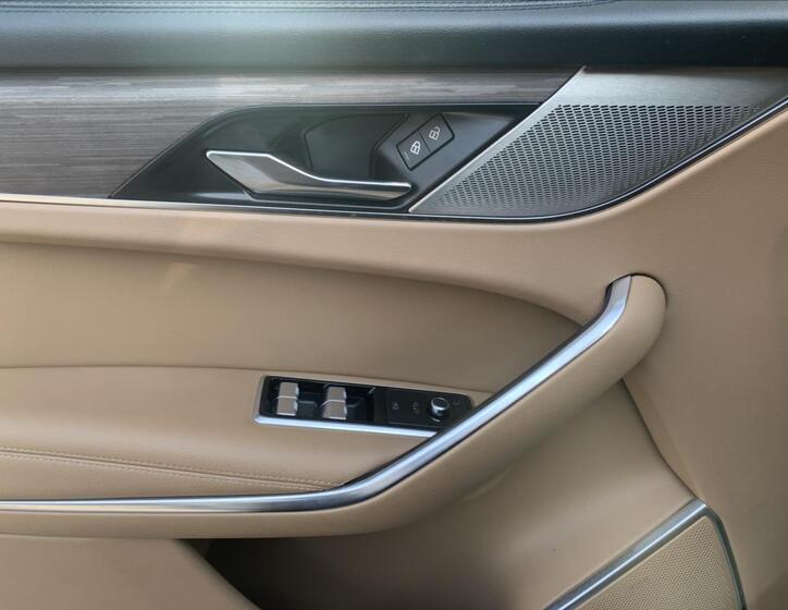 Jaguar F-Pace 33