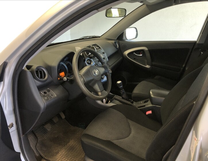 Toyota RAV4 9