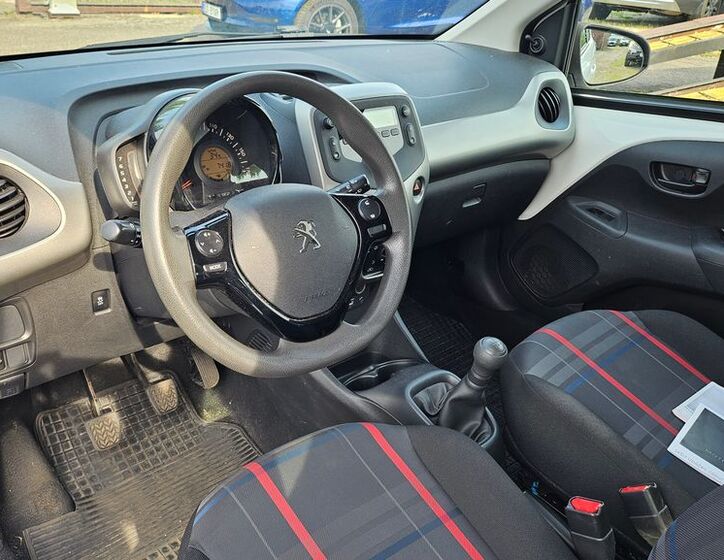 Peugeot 108 8