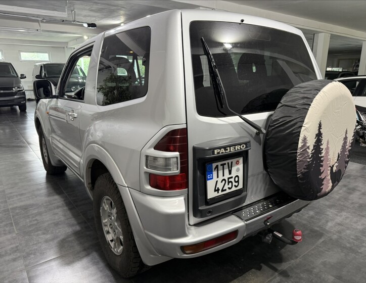 Mitsubishi Pajero 4