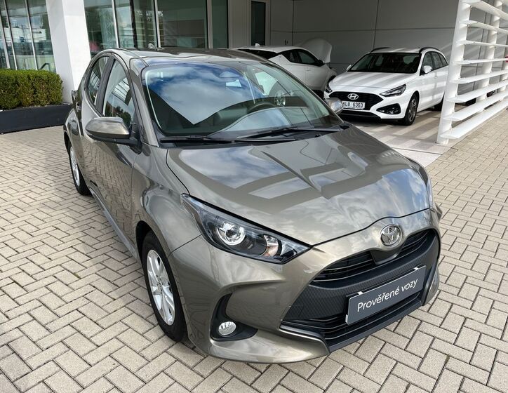 Toyota Yaris 8