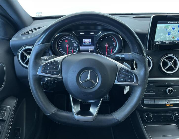 Mercedes-Benz GLA 10