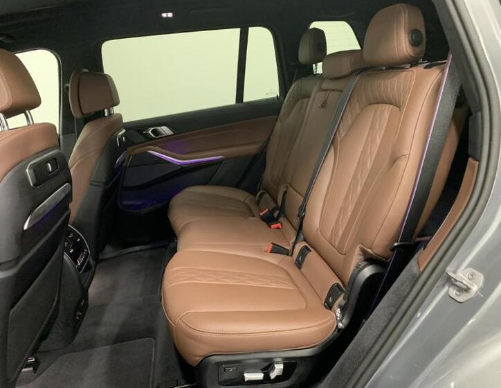 BMW X7 8