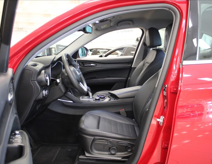 Alfa Romeo Stelvio 6