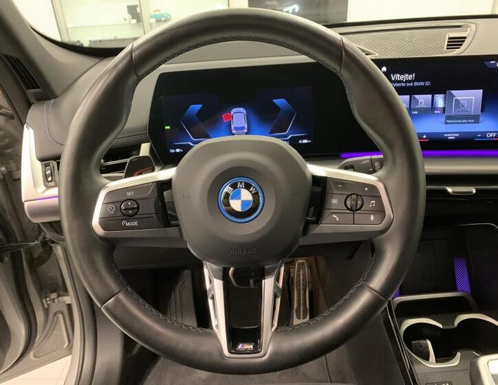 BMW iX1 10