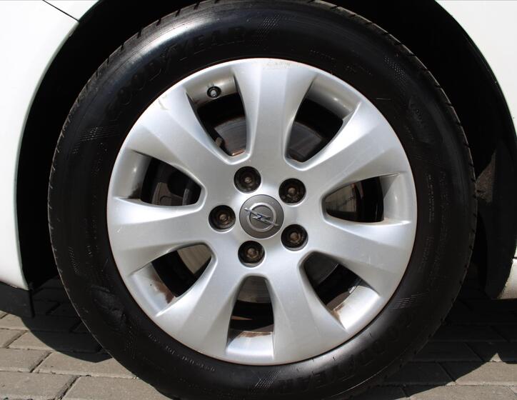 Opel Insignia 9