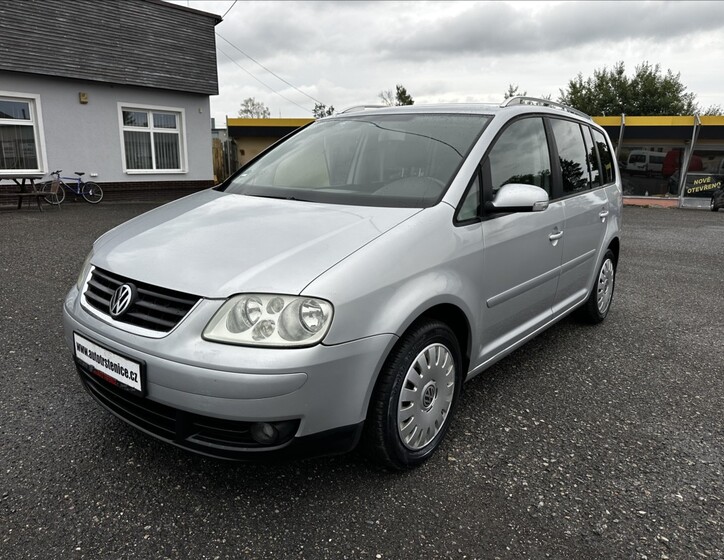 Volkswagen Touran 1