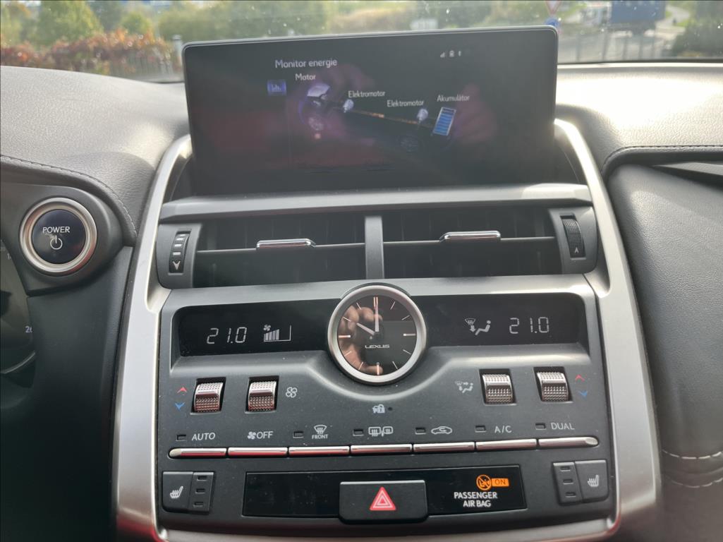 Lexus NX 300h