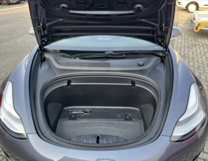 Tesla Model 3 39