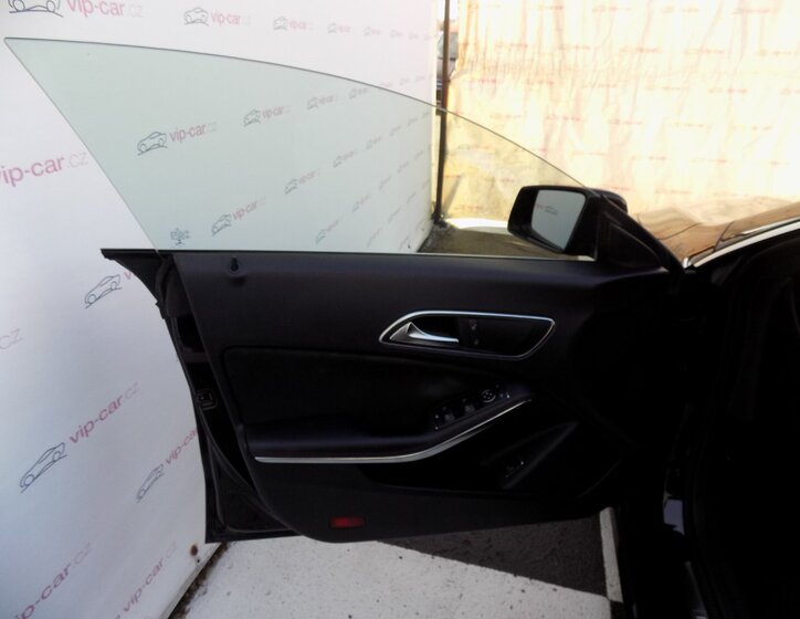 Mercedes-Benz CLA 21