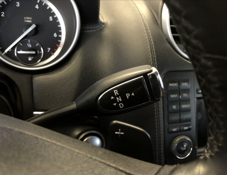 Mercedes-Benz GL 16