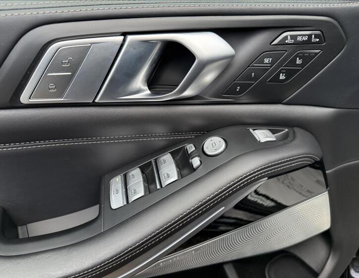 BMW X7 11
