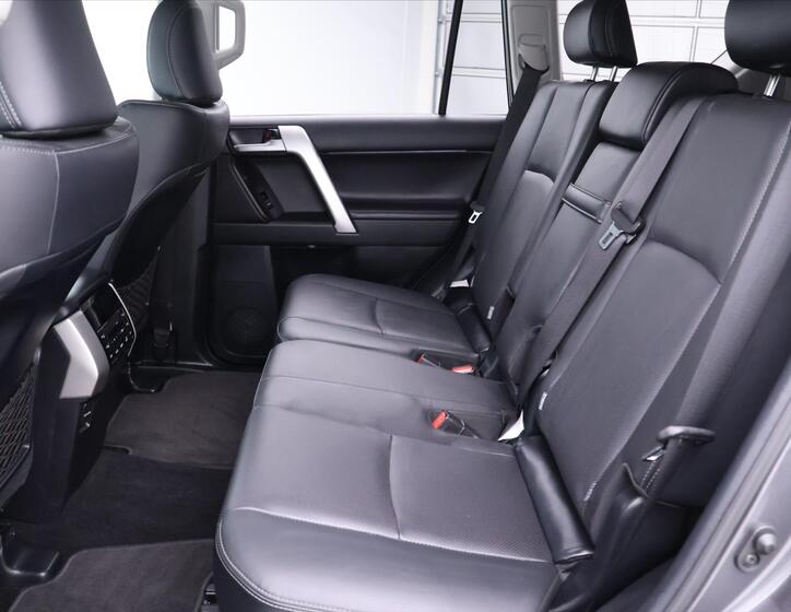 Toyota Land Cruiser 15