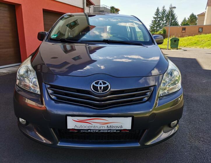 Toyota Verso 3