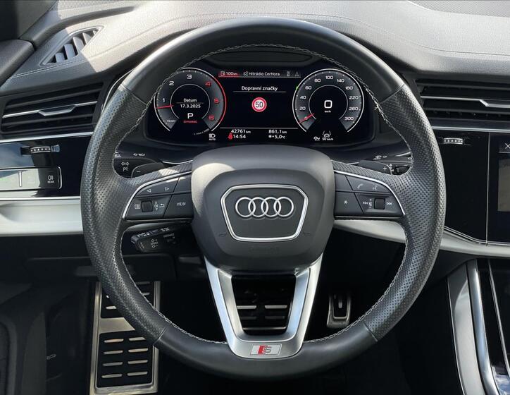Audi Q7 8