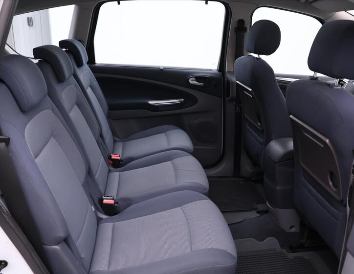 Ford S-MAX 13