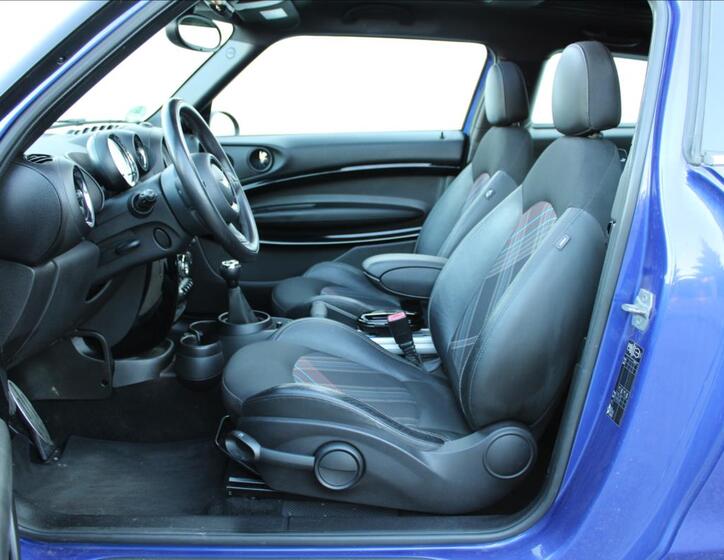 Mini Paceman 12
