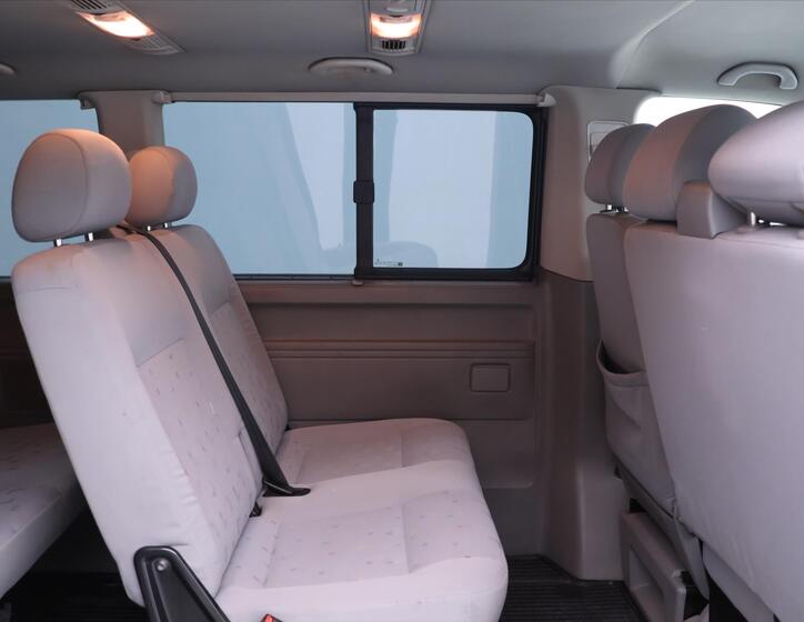 Volkswagen Caravelle 13